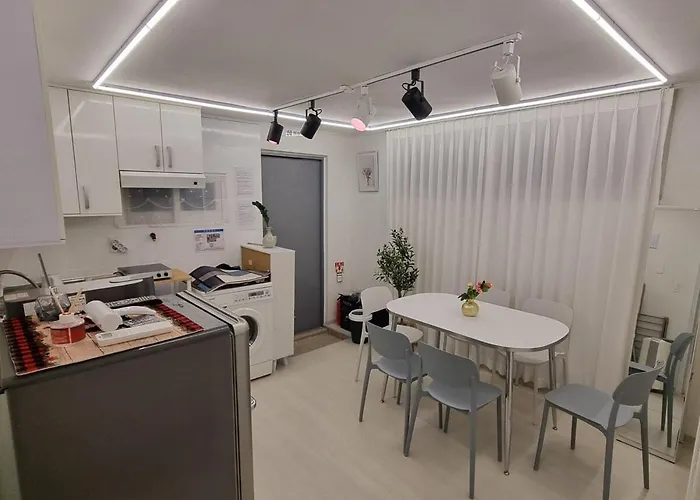 Gunja House, Semi-basement *